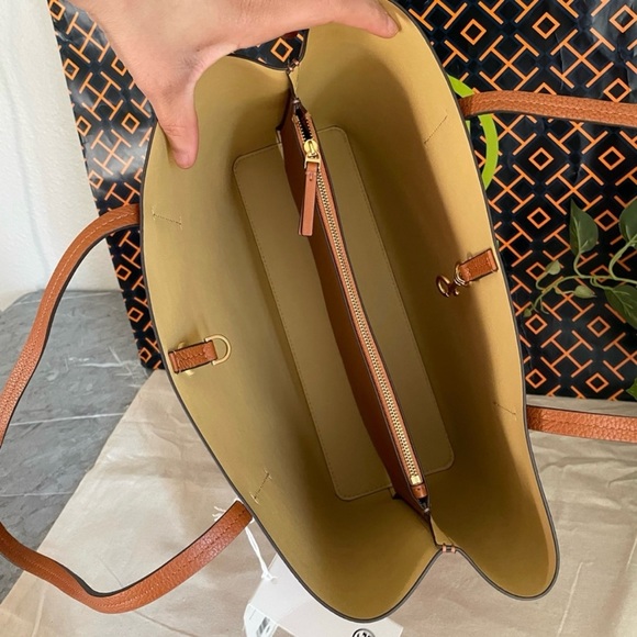 New✨ medium blake center zip tote - Picture 8 of 13